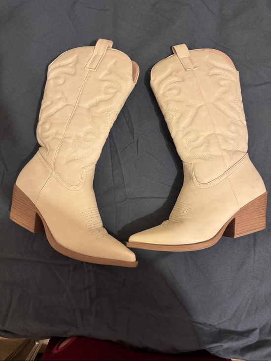 Windsor Shoes - Windsor Cream Western Heeled Pull-On Boots